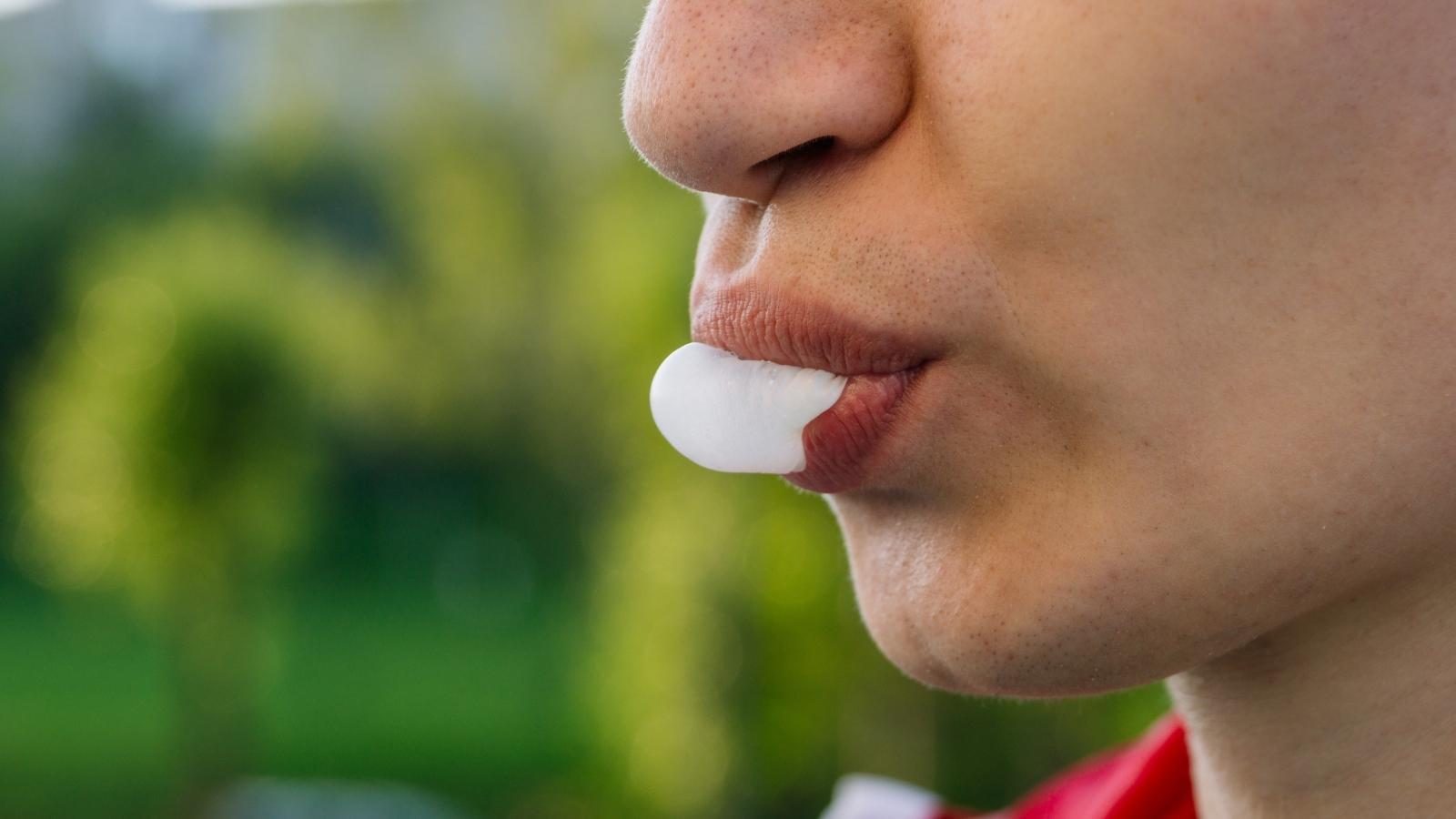 Le chewing-gum qui arrache la langue