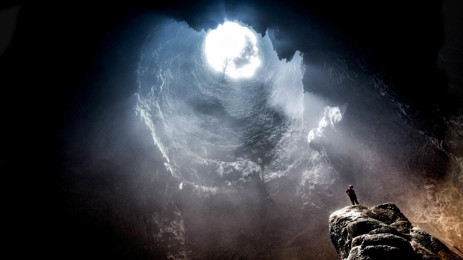 Die Höhle und virtuelle Schlachten
